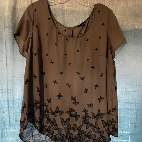 Torrid light purple/gray butterfly button back top size 1 - Picture 3 of 5